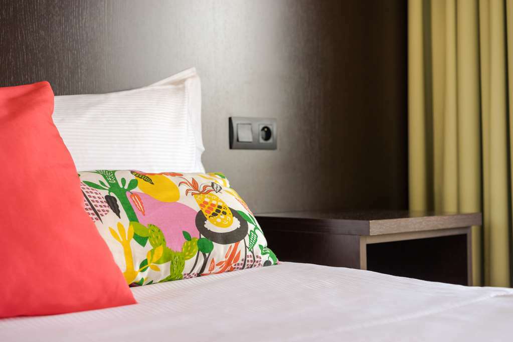Hotel The Originals Perpignan Sud Le Grillon D'Or Le Boulou Bilik gambar