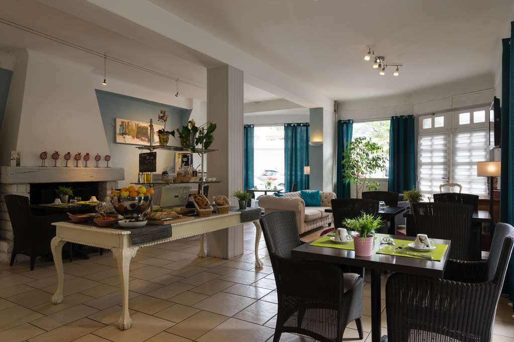 Hotel The Originals Perpignan Sud Le Grillon D'Or Le Boulou Servis gambar